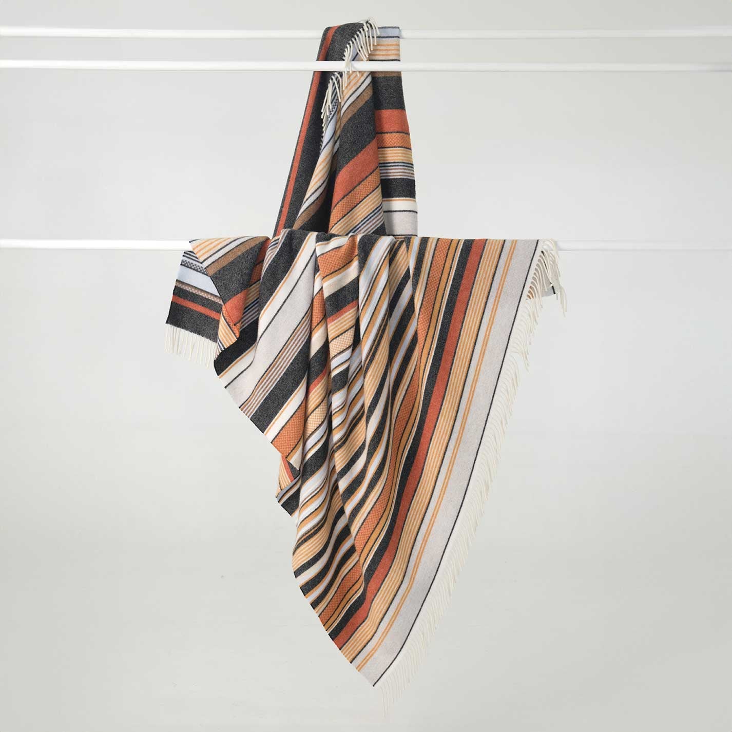 Innate Throw Strait in Dusk 130x190cm