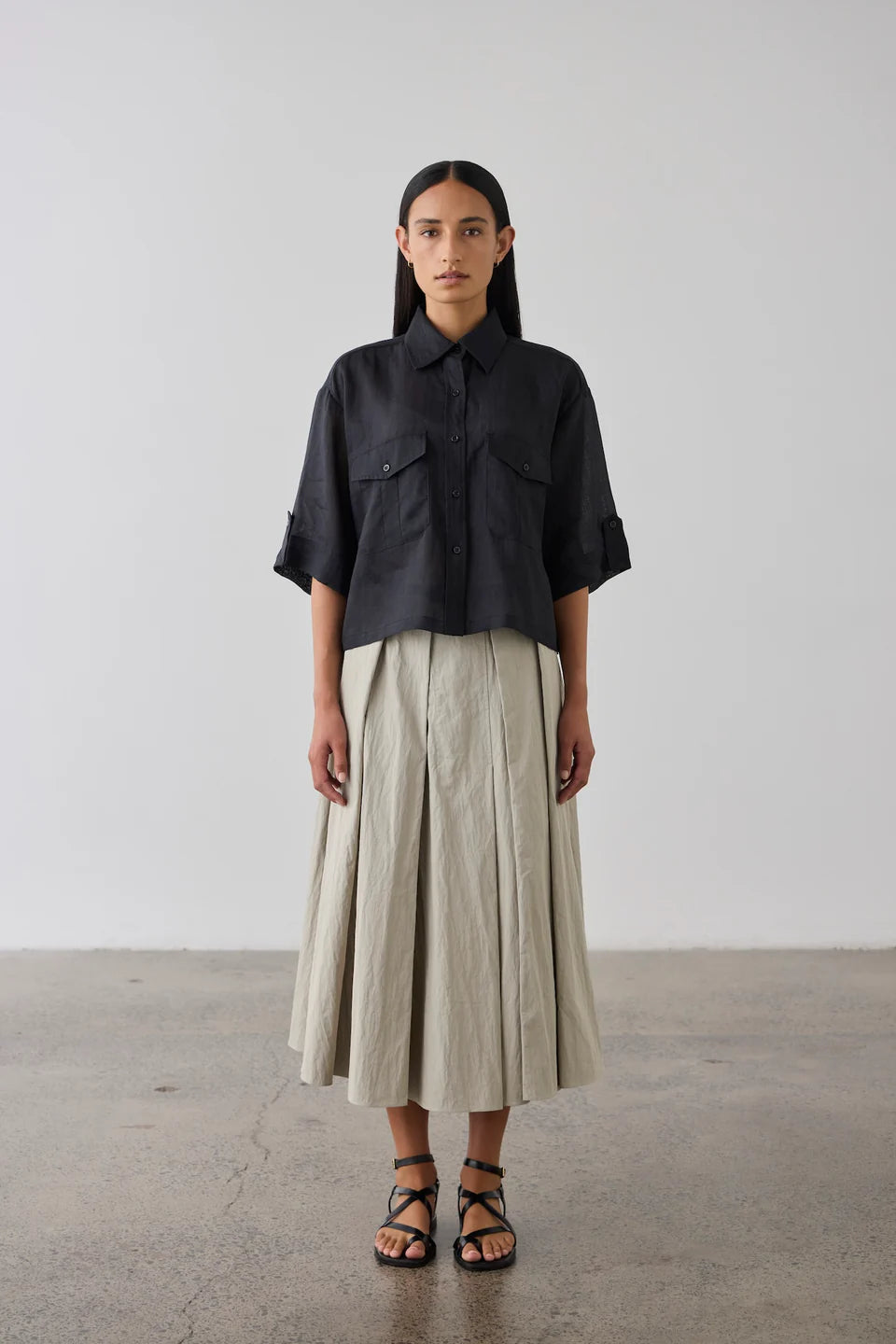 Laing Cropped 100% Linen Shirt - Black