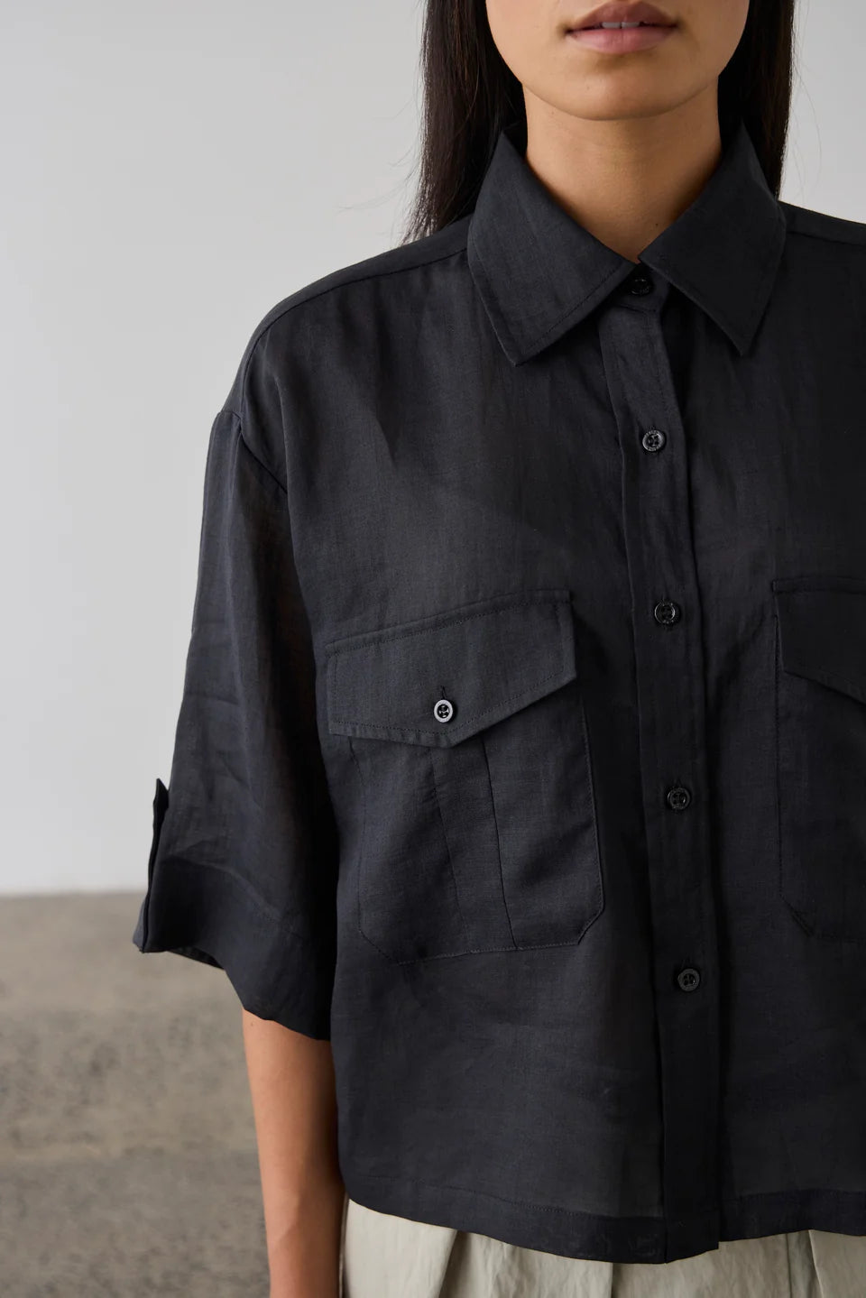 Laing Cropped 100% Linen Shirt - Black