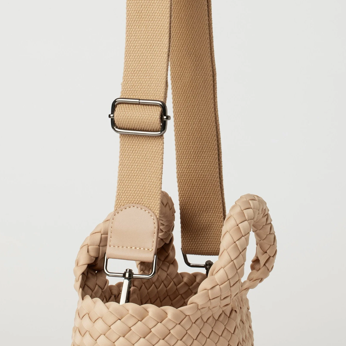 Andreina Lupe Crossbody Cream