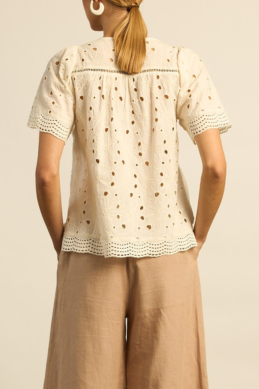 Zoe Kratzmann Vantage Top Cream
